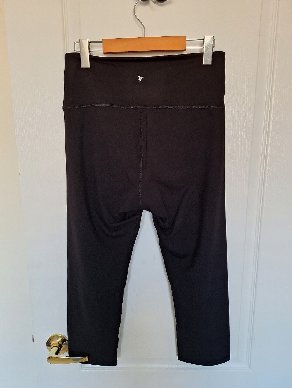 Like new! Old Navy Elevate High Rise cropped capri compression leggings Black L
